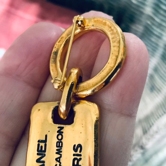 CHANEL VINTAGE BROOCH 31 RUE CAMBON CC LOGO TAG PIN Gold Plated - Code 11-33 - Picture 8 of 14